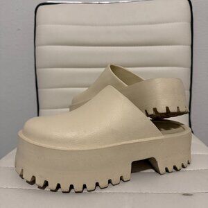 Rouge Rubber Platform Lug Sole Clogs Womens Size 8 Off White Chunky Slip On